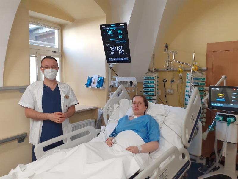 pacjentka z Prof. M. Czuczwarem w dniu wypisu z SPSK 1