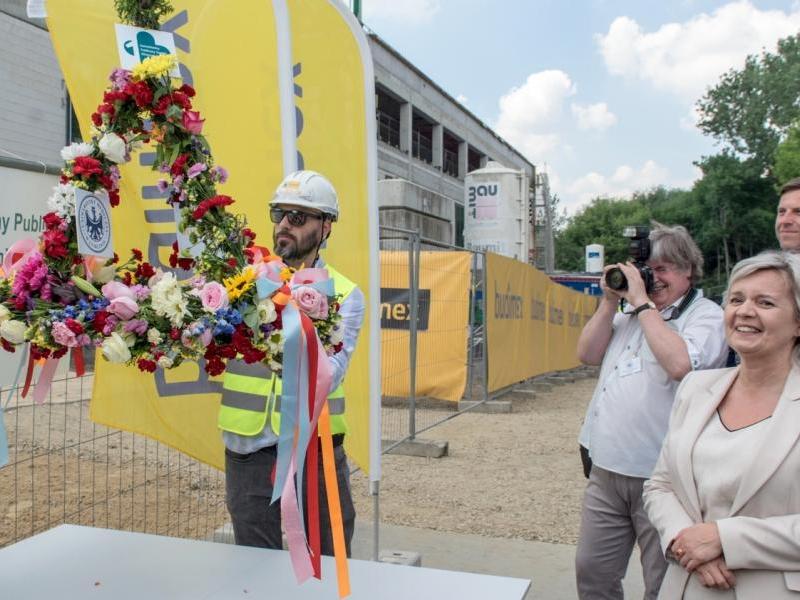 uroczystość zawieszenia wiechy SPSK1 (6.07.21)