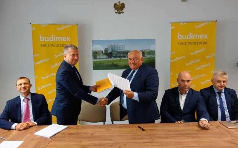 Podpisanie umowy dotyczącej realizacji inwestycji przy ul. Staszica 16