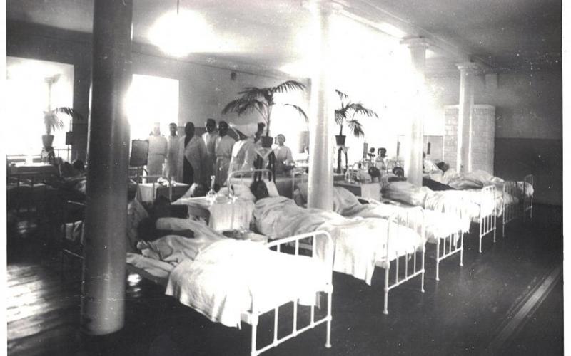 stara fotografia - sala szpitalna