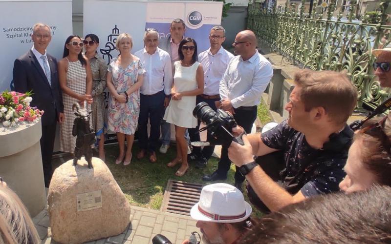 odsłonięcie rzeźby koziołka Stasia