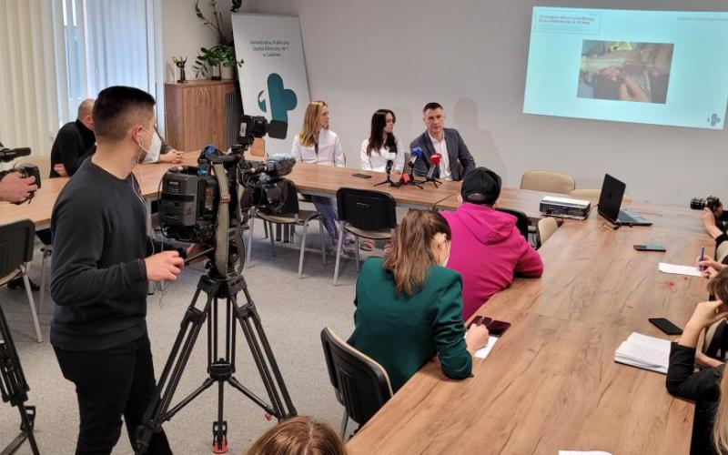 12.01.23: briefing prasowy w SPSK 1